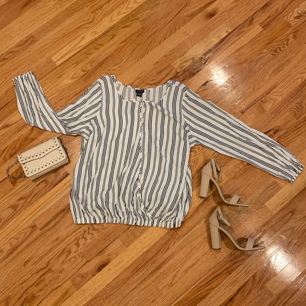 Striped b&w top w/cutout